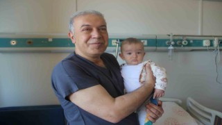 Boğazına çengelli iğne kaçan bebek Şanlıurfada sağlığına kavuştu