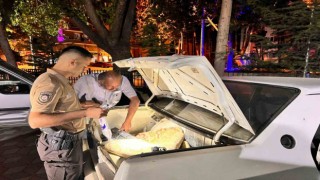 Burdurda polisin dur ihtarına uymayan araçtan uyuşturucu madde çıktı