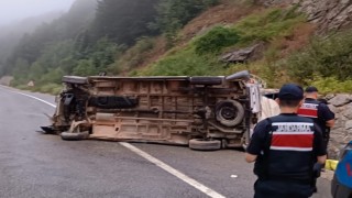 Bursada tarım işçilerini taşıyan minibüs devrildi: 4ü çocuk 10 yaralı
