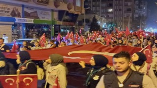 Büyük Taarruzun yıl dönümünde yüzlerce kişi fener alayında buluştu
