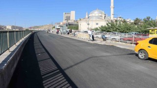Büyükşehir Belediyesi İpekyol Bulvarı yan yolunu asfaltla buluşturdu