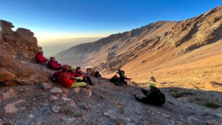 Büyükşehir ile dağcılar, Erciyesin zirvesinde görsel şölen yaşıyor