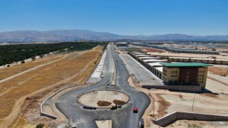 Büyükşehrin yol çalışmaları sürüyor