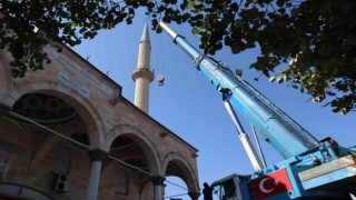 Caminin minare sökümü başlandı