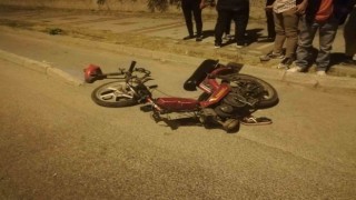 Çarpışan iki motosikletten biri parçalandı, 4 kişi yaralandı