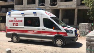 Çatı katından asansör boşluğuna düşen işçi ağır yaralandı