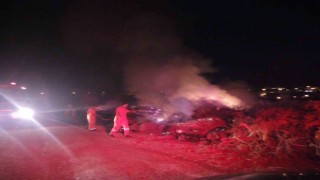 Çay kenarına atılan sera atıkları alev aldı