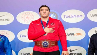 Cemal Yusuf Bakır, U17 Dünya Güreş Şampiyonasında altın madalya kazandı