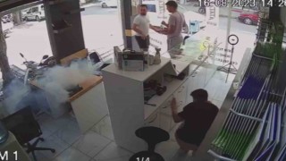 Cep telefonu tamir esnasında alev alıp küle döndü