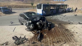 Cip ile yolcu otobüsü çarpıştı: 1i ağır 3 yaralı