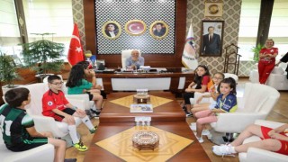 Çocuklar sordu, Başkan Söğüt yanıtladı