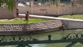 Çocukların Porsuk Çayında tehlikeli serinleme yöntemi