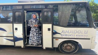 Çocukluk hayalini gerçekleştirdi, ilçede tek D sınıfı ehliyetli kadın oldu