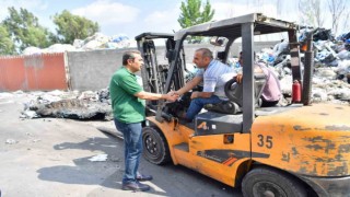 Çukurova Belediye Başkanı Çetin, iş yerleri yanan esnafın yanında