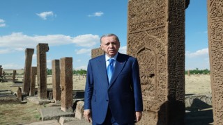 Cumhurbaşkanı Erdoğan, Ahlat Selçuklu Mezarlığını ziyaret etti