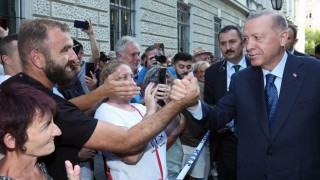 Cumhurbaşkanı Erdoğan’a Macaristan’da Sevgi Seli