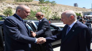 Cumhurbaşkanı Recep Tayyip Erdoğan, MHP Genel Başkanı Devlet Bahçeliyi konutunda ziyaret ediyor.