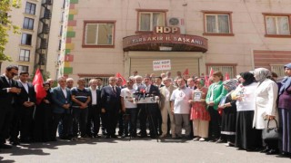 Cumhurbaşkanı Yardımcısı Cevdet Yılmaz, Diyarbakır anneleriyle bir araya geldi