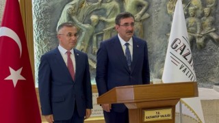 Cumhurbaşkanı Yardımcısı Cevdet Yılmaz Gaziantep Valiliğini ziyaret etti