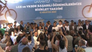 Cumhurbaşkanı Yardımcısı Yılmazın katılımıyla 534 başarılı öğrenciye bisiklet dağıtıldı