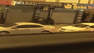 Çuvalla gelip girdikleri kuyumcu dükkanından kilolarca altın çalan hırsızlar kamerada