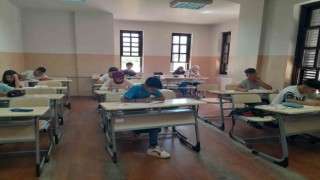 Deprem bölgesinde öğrencilere deneme sınavları