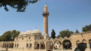 Depremde hasar gören Dergah ve Rızvaniye camilerinin minareleri restore edildi