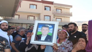 Derikte 21 kişinin hayatını kaybettiği yere karanfil bırakıldı