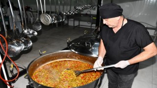 Dev kazanlarda cenaze sahiplerine yemek
