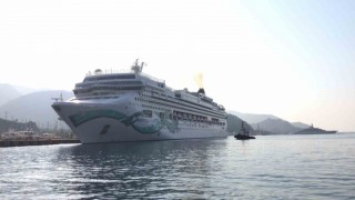 Dev yolcu gemisi Marmaris Limanına demir attı