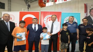 Dilovasında bin 500 öğrenciye forma dağıtıldı