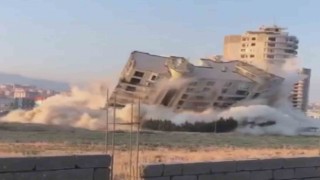 Dinamitle patlatılan 16 katlı devasa rezidans bir anda yerle bir oldu
