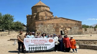 Diyadinli kursiyerler Vanı gezdi