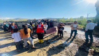 Doğubayazıtta sel felaketi: Türkiye-İran kara yolu ulaşıma açıldı
