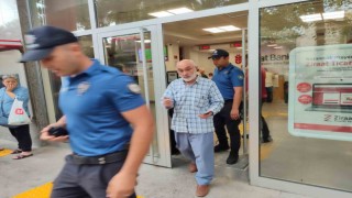 Dolandırılmak üzere olan yaşlı adamı banka görevlileri ikna edemedi, polis ikna etti