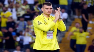 Dominik Livakovic, Fenerbahçe taraftarını selamladı