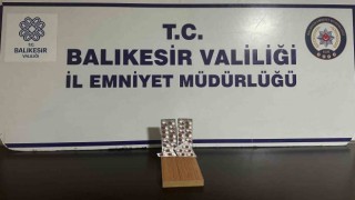 Edremitte şüphe üzerine durdurulan kişinin üzerinden sentetik hap ele geçirildi