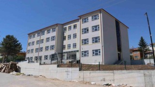 Eğitim öğretim sezonuna yetiştirilmek istenen okullarda yoğun mesai