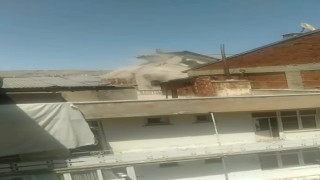 Elazığda ağır hasarlı bina tek dokunuşla yerle bir oldu