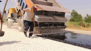 Elmalı-Akçay grup yolunda sathi asfalt çalışması başladı