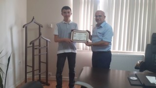 Emette hafızlık eğitimini tamamlayan öğrenciye hafızlık belgesi