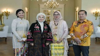 Emine Erdoğan Arnanavutluk ve Endonezya elçisi ve ailelerini kabul etti