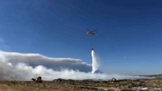 Enezin eski çöplüğünde çıkan yangına 3 uçak ve 2 helikopterle müdahale edildi