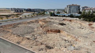 Enkazların yerini boş araziler aldı