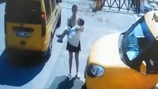 Epilepsi nöbeti geçiren çocuğu taksicilerin ıslak diye almadığı iddiası