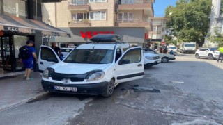 Erdekte park halindeki araç yandı