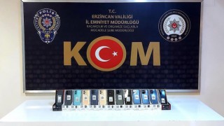 Erzincanda 13 adet kaçak cep telefonu ele geçirildi