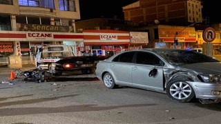 Erzurumda motosiklet otomobille çarpıştı: 1 ölü 1 yaralı
