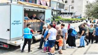 Esenyurt Belediyesi vatandaşlara aşure ikramında bulundu