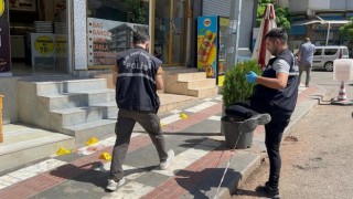 Eski eşini sokak ortasında öldürdü